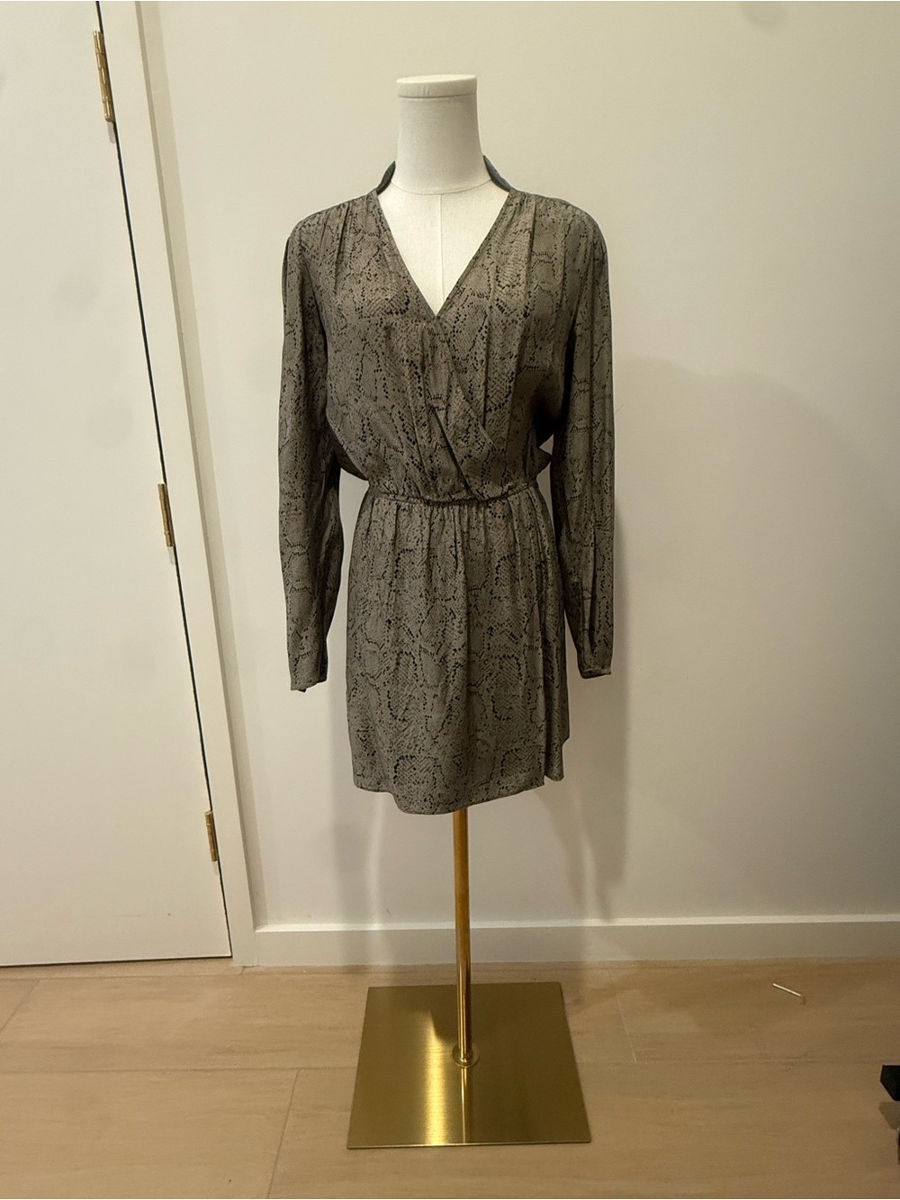 snake print dress green Parker | Dresses | Parker Snakeprint Long Sleeve Wrap built-in-bra:true